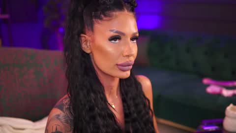 Raquelle online show from 01/02/25, 10:01