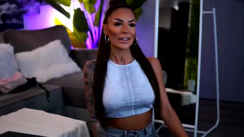 Raquelle online show from 10/03/25, 09:06