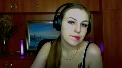 raspberry0101 online show from 12/02/25, 07:57