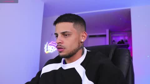 Snapshot of rausch77 chatting on 12/06/24, 07:10 rausch77 online show from 12/06/24, 07:10