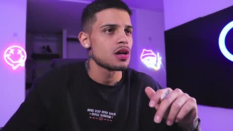 Snapshot of rausch77 chatting on 01/14/25, 05:40 rausch77 online show from 01/14/25, 05:40