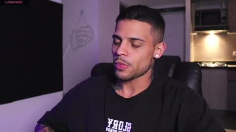 Snapshot of rausch77 chatting on 02/22/25, 09:45 rausch77 online show from 02/22/25, 09:45