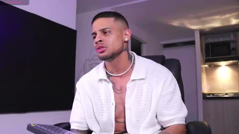 Snapshot of rausch77 chatting on 03/03/25, 06:04 rausch77 online show from 03/03/25, 06:04