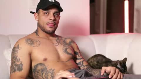 Snapshot of rausch77 chatting on 11/10/25, 03:49 rausch77 online show from 11/10/25, 03:49