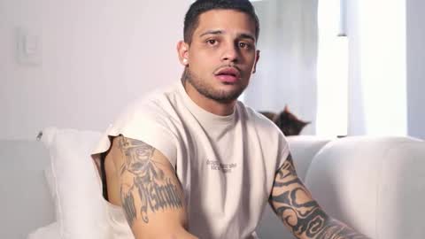 Snapshot of rausch77 chatting on 11/12/25, 08:04 rausch77 online show from 11/12/25, 08:04