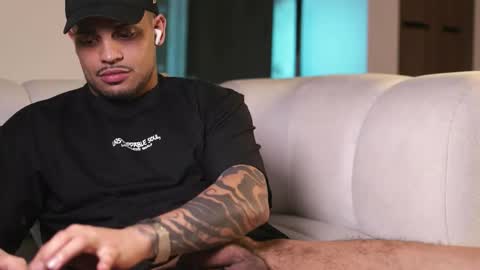 Snapshot of rausch77 chatting on 12/15/25, 06:39 rausch77 online show from 12/15/25, 06:39