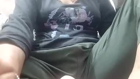 Snapshot of rava_sexy chatting on 10/31/25, 01:34 rava_sexy online show from 10/31/25, 01:34