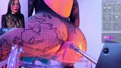 Snapshot of raven_blackk chatting on 10/27/25, 05:22 Raven online show from 10/27/25, 05:22