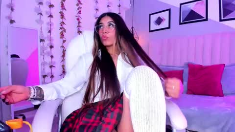 Snapshot of raven_dooll chatting on 09/13/25, 04:01 Raven online show from 09/13/25, 04:01