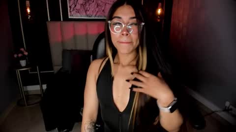 Snapshot of raven_dooll chatting on 10/25/25, 05:15 Raven online show from 10/25/25, 05:15