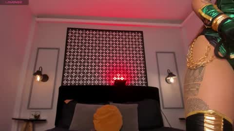 Snapshot of raven_dooll chatting on 10/26/25, 07:58 Raven online show from 10/26/25, 07:58