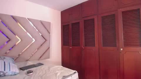 Snapshot of raven_foxter1 chatting on 11/22/25, 08:08 RAVEN FOXTER online show from 11/22/25, 08:08