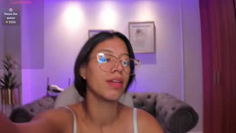 Snapshot of raven_stonee chatting on 09/23/25, 03:20 Raven online show from 09/23/25, 03:20