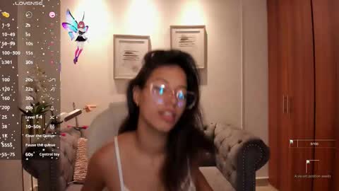 Snapshot of raven_stonee chatting on 10/15/25, 03:28 Raven online show from 10/15/25, 03:28