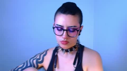 ravendarkness_ online show from 04/23/26, 06:58