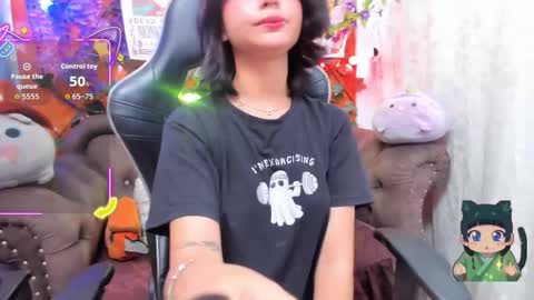 Snapshot of ravenn_20 chatting on 02/20/26, 11:32 RavenN online show from 02/20/26, 11:32