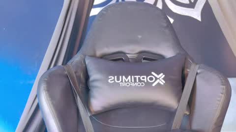 Snapshot of ravennmoonn chatting on 09/22/25, 09:17 Raven online show from 09/22/25, 09:17