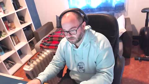 Snapshot of ravingr3d3 chatting on 03/10/25, 12:15 ravingr3d3 online show from 03/10/25, 12:15