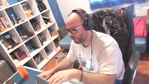 Snapshot of ravingr3d3 chatting on 09/17/25, 01:46 ravingr3d3 online show from 09/17/25, 01:46