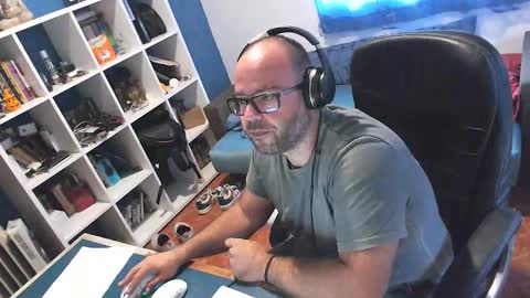 Snapshot of ravingr3d3 chatting on 09/18/25, 08:05 ravingr3d3 online show from 09/18/25, 08:05