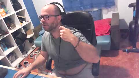 Snapshot of ravingr3d3 chatting on 09/18/25, 09:17 ravingr3d3 online show from 09/18/25, 09:17