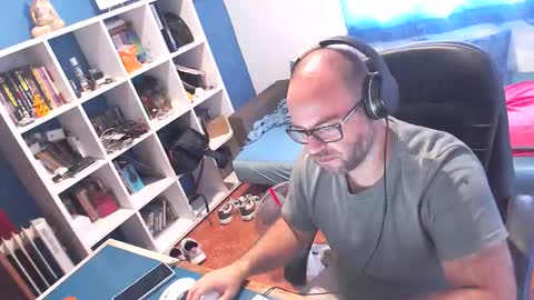 Snapshot of ravingr3d3 chatting on 09/19/25, 09:22 ravingr3d3 online show from 09/19/25, 09:22