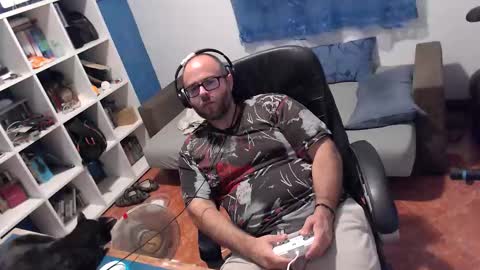 Snapshot of ravingr3d3 chatting on 09/23/25, 09:51 ravingr3d3 online show from 09/23/25, 09:51