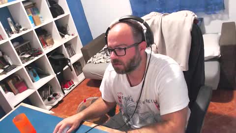 Snapshot of ravingr3d3 chatting on 10/04/25, 10:52 ravingr3d3 online show from 10/04/25, 10:52