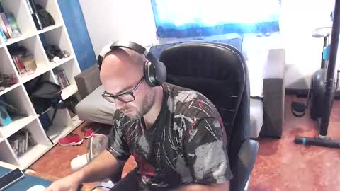 Snapshot of ravingr3d3 chatting on 10/17/25, 08:28 ravingr3d3 online show from 10/17/25, 08:28