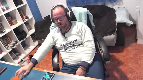 Snapshot of ravingr3d3 chatting on 11/12/25, 11:25 ravingr3d3 online show from 11/12/25, 11:25