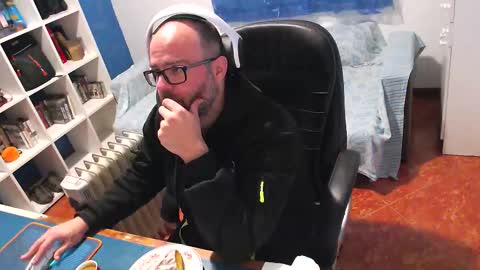 Snapshot of ravingr3d3 chatting on 02/15/26, 04:58 ravingr3d3 online show from 02/15/26, 04:58