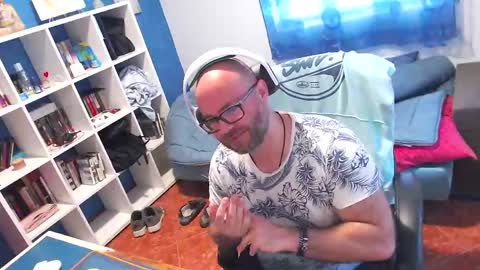 ravingr3d3 online show from 04/17/26, 10:51