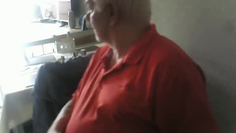 Snapshot of ray47 chatting on 09/20/25, 01:12 ray47 online show from 09/20/25, 01:12