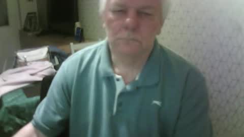 Snapshot of ray47 chatting on 11/18/25, 11:15 ray47 online show from 11/18/25, 11:15