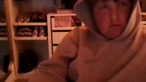 ray_holland13 online show from 05/06/26, 03:24