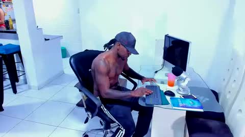 Snapshot of ray_long222 chatting on 01/18/25, 02:25 ray_long222 online show from 01/18/25, 02:25