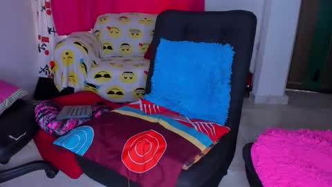 Snapshot of ray_long222 chatting on 09/21/25, 01:35 ray_long222 online show from 09/21/25, 01:35