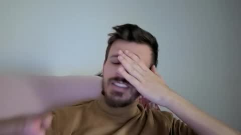 Snapshot of rayann27 chatting on 11/01/25, 02:30 rayan online show from 11/01/25, 02:30