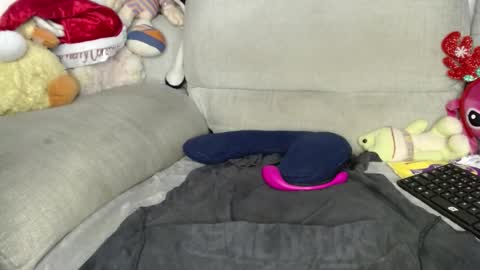 Snapshot of raycatt chatting on 12/14/25, 12:21 Ray online show from 12/14/25, 12:21