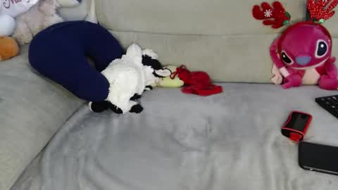 Snapshot of raycatt chatting on 12/15/25, 06:12 Ray online show from 12/15/25, 06:12