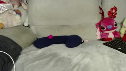 Snapshot of raycatt chatting on 12/17/25, 10:32 Ray online show from 12/17/25, 10:32