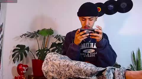 Snapshot of raydevil_ chatting on 12/04/24, 06:50 Rayn online show from 12/04/24, 06:50