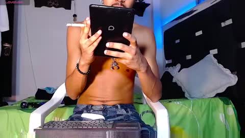 Snapshot of raydevil_ chatting on 01/11/25, 06:44 Rayn online show from 01/11/25, 06:44