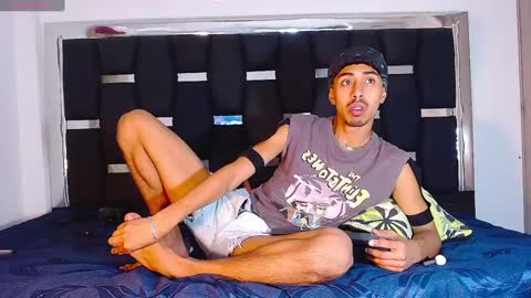 Snapshot of raydevil_ chatting on 02/18/25, 05:31 Rayn online show from 02/18/25, 05:31