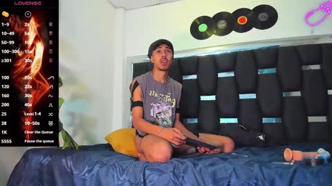 Snapshot of raydevil_ chatting on 02/20/25, 05:29 Rayn online show from 02/20/25, 05:29