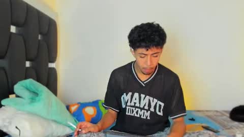 Snapshot of raydevil_ chatting on 10/28/25, 07:05 Rayn online show from 10/28/25, 07:05