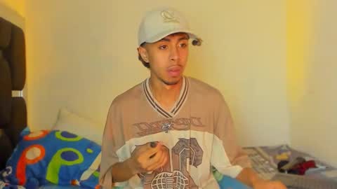 Snapshot of raydevil_ chatting on 10/29/25, 04:42 Rayn online show from 10/29/25, 04:42