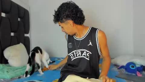 Snapshot of raydevil_ chatting on 11/03/25, 02:07 Rayn online show from 11/03/25, 02:07