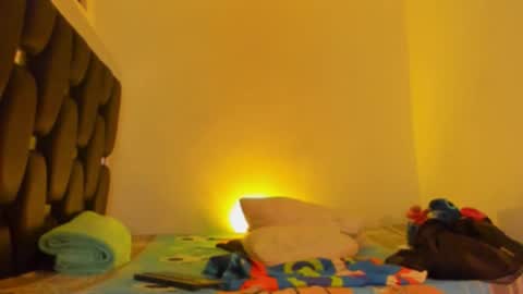 Snapshot of raydevil_ chatting on 11/13/25, 07:40 Rayn online show from 11/13/25, 07:40