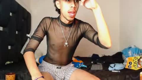 Snapshot of raydevil_ chatting on 11/21/25, 08:07 Rayn online show from 11/21/25, 08:07